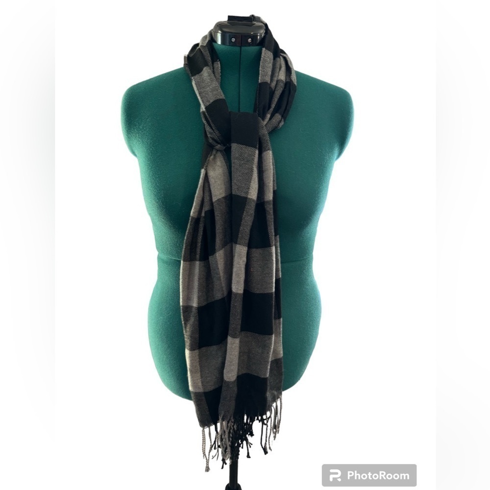 Euc unisex scarf gray and black plaid